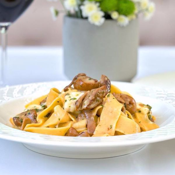 Фото Папарделе з білими грибами та сиром моцарела у VINO e CUCINA