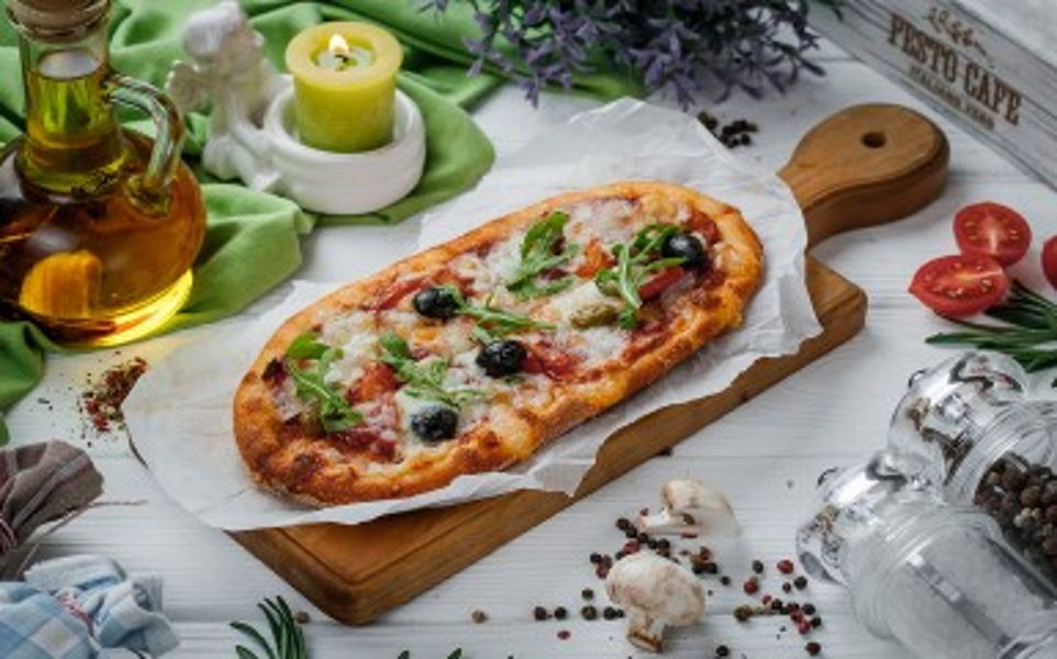 Фото Solo піца з салямі в Pesto Cafe
