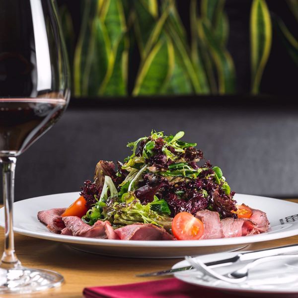Фото Салат BEEF с ростбифом  у Beef Meat & Wine