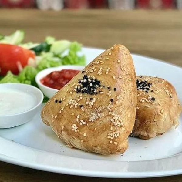 Фото Самса с мясом (2 шт з салатом) в Musafir (Мусафир)