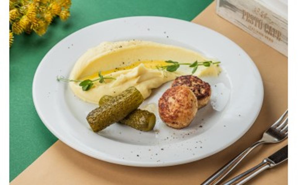 Фото Котлети з пюре у Pesto Cafe