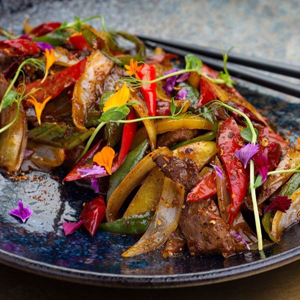 Фото Тандерлоїн Із Баранини Смажений Wok З Овочами у BAO