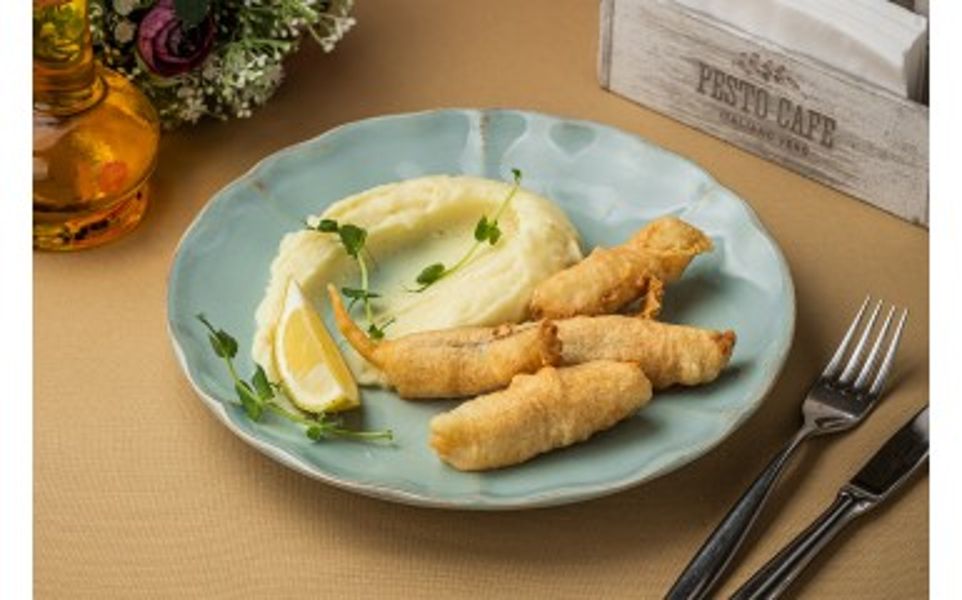 Фото Ніжний хек в клярі з молодою картоплею в Pesto Cafe