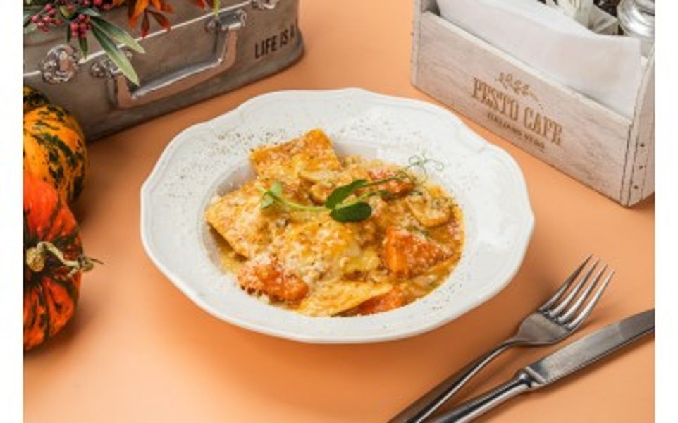 Фото Равіолі з куркою та гарбузом в Pesto Cafe