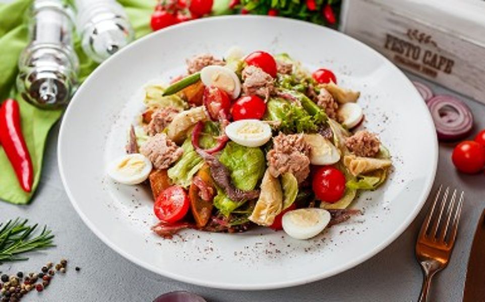 Фото Салат Нісуаз в Pesto Cafe