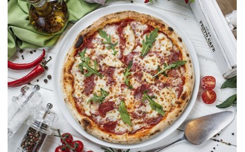 Фото Піца 4 м`яса з пікантним томатним соусом у Pesto Cafe