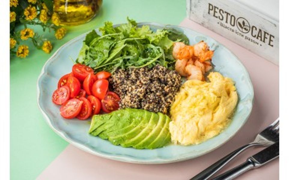 Фото Скрембл з кіноа та креветками в Pesto Cafe