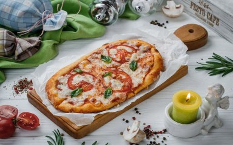 Фото Solo піца Маргарита в Pesto Cafe