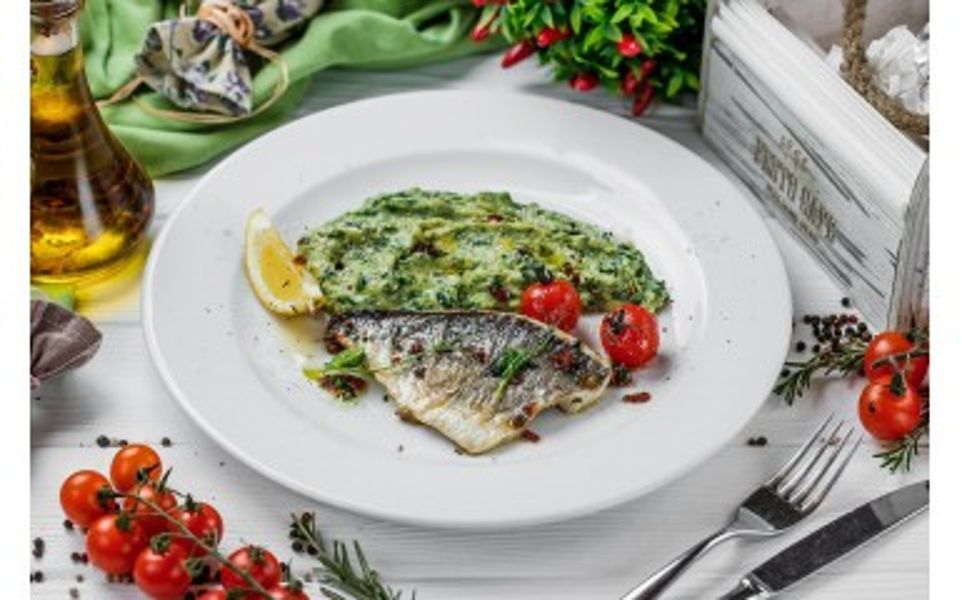 Фото Філе дорадо з пюре та шпинатом в Pesto Cafe