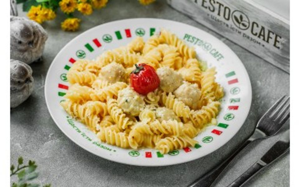 Фото Фузілі з курячими фрикадельками в сирному соусі в Pesto Cafe