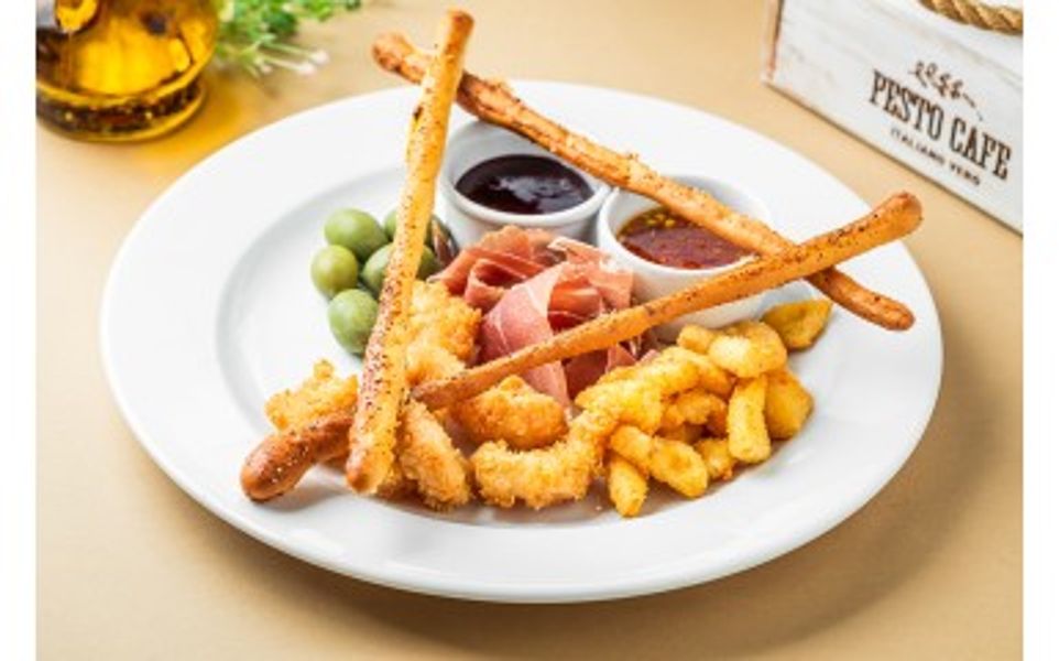 Фото Закуска з сиром брі та креветками в Pesto Cafe