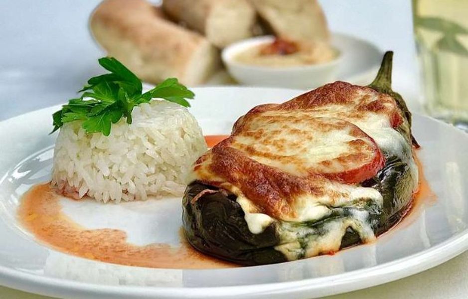 Фото Имам баиилды с мясом и сыром в Musafir (Мусафир)
