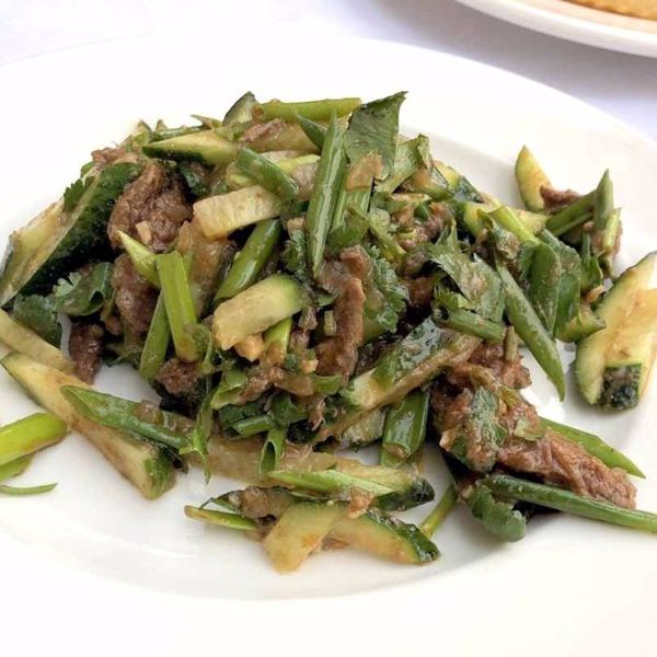 Фото Мясной салат с огурцом и кинзой в Musafir (Мусафир)