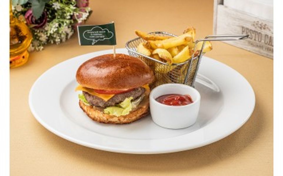 Фото Фірмовий бургер Песто з котлетою з телятиною та діпами в Pesto Cafe