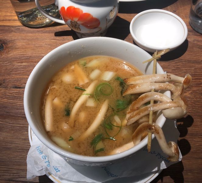 Фото Місо суп з вакаме і тофу в Fish & Pussycat Sushi Bar