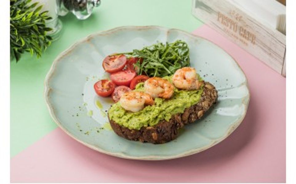 Фото Авокадо-тост з креветками в Pesto Cafe