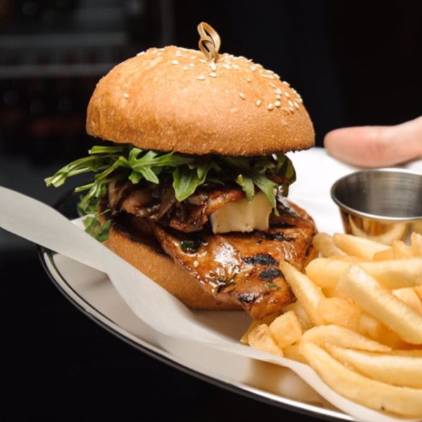 Фото Бургер з індичкою, брі та грушею у True Burger Bar