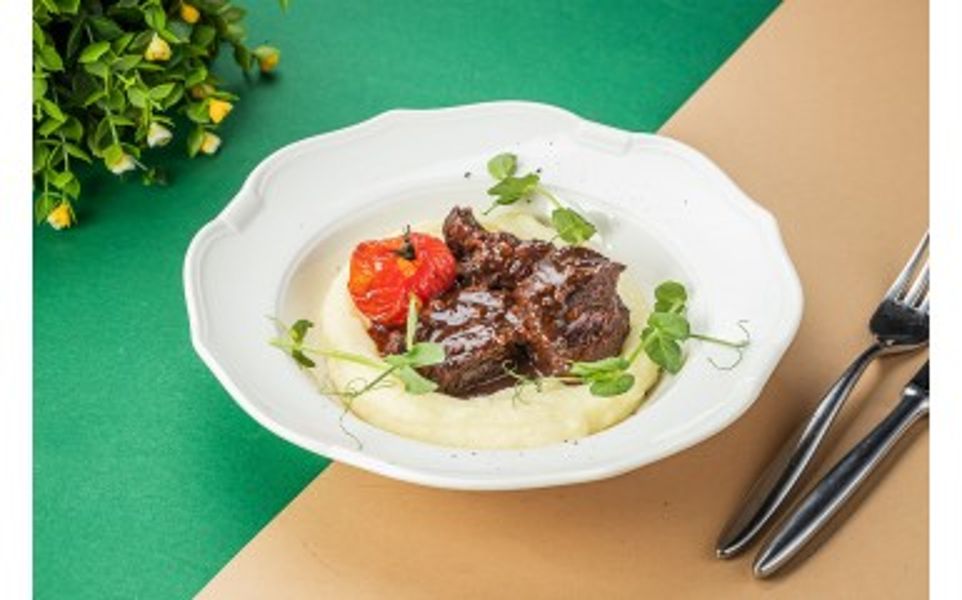 Фото Щоки яловичі з картопляним пюре в Pesto Cafe